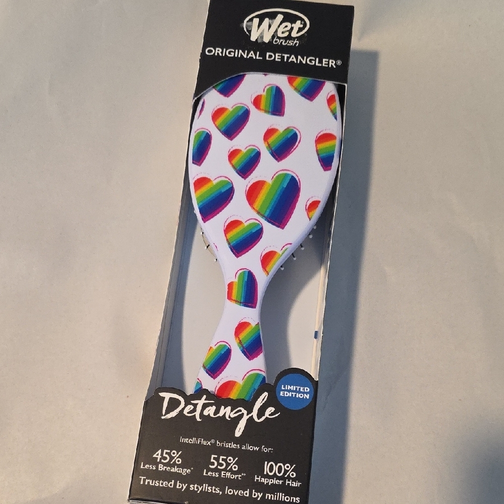 Wet Brush Limited Edition Rainbow Heart